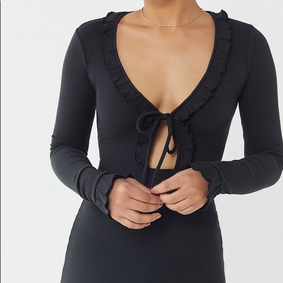 NWT UO Ruffle Cut-Out Keyhole Tie Dress - Picture 2 of 5